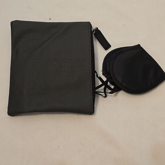 Tummi by delta toiletries travel bag. - Picture 3 of 6